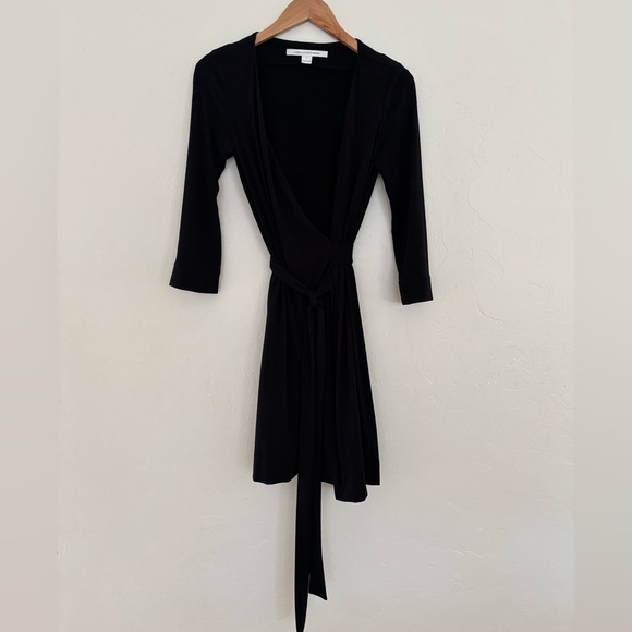 Diane von Furstenberg New Two Black Wrap
Front 3/4 Sleeve V Neck Mini Dress sz 0 - Picture 5 of 7